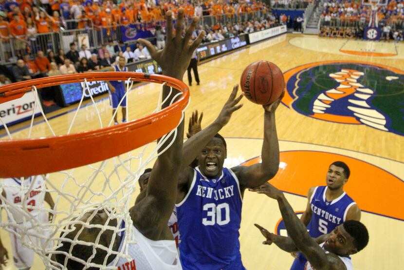 GAINESVILLE, FL - MARCH 08: Julius Randle #30 of the Kentucky Wildcats shoots the ball...