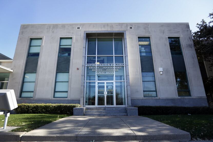 The entrance of DISD Administration Building on Ross Avenue.  (Kye R. Lee/The Dallas Morning...