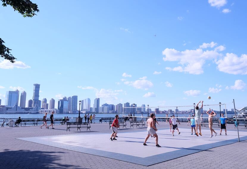 Gleaming new marinas and parks line the Hudson River in Lower Manhattan. (Jim Byers)