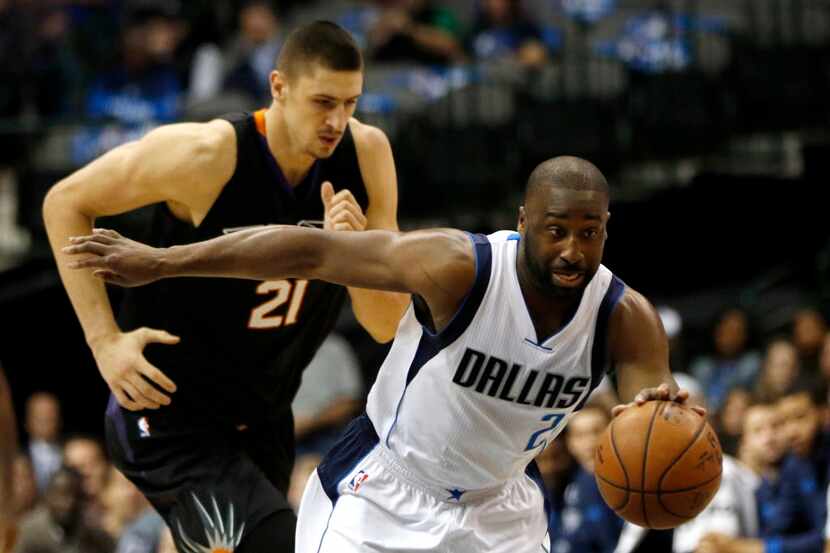Dallas Mavericks guard Raymond Felton (2) moves with the ball during the first quarter of...