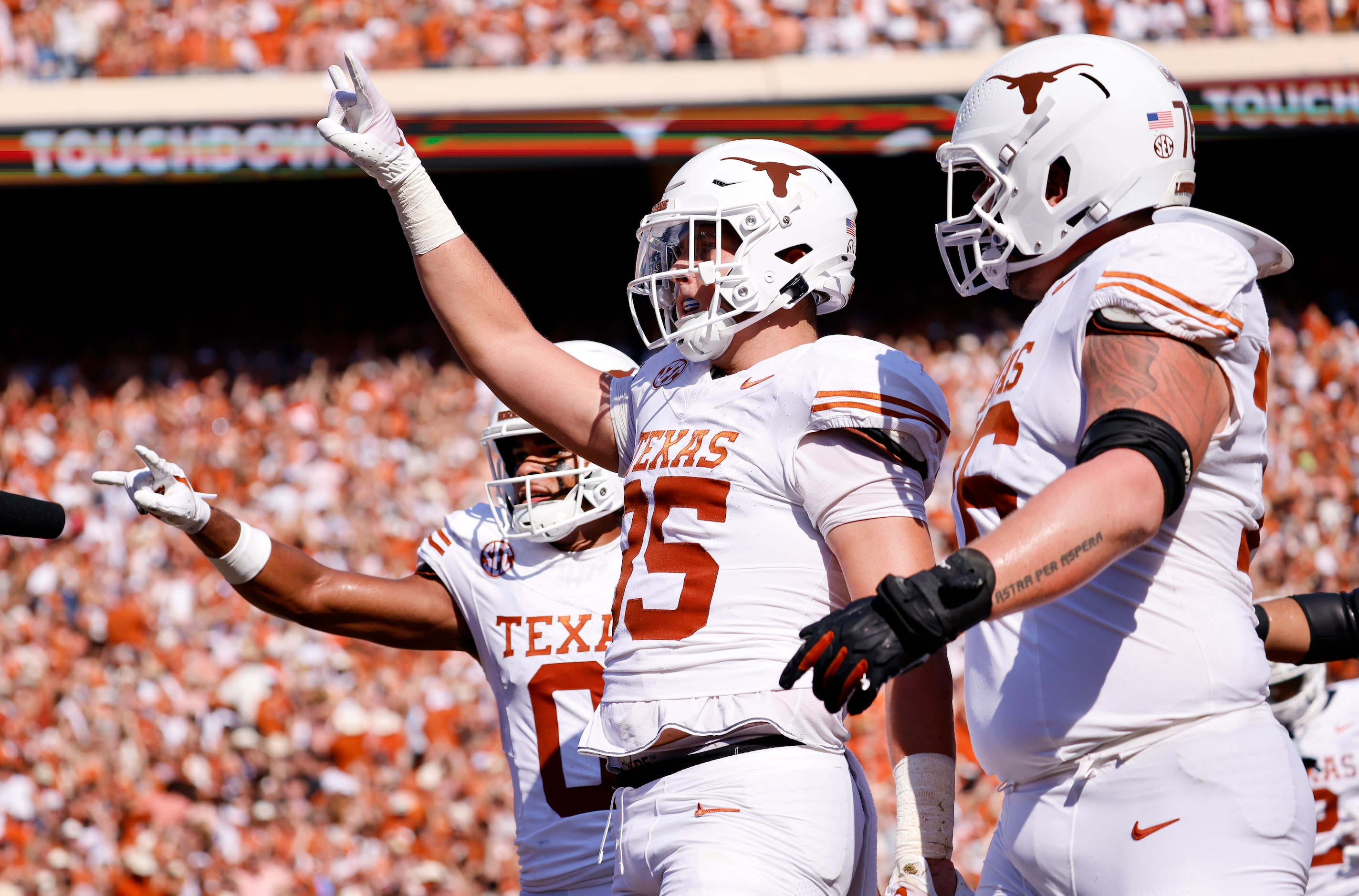 Texas Longhorns tight end Gunnar Helm (85) celebrates his diving second quarter touchdown ...