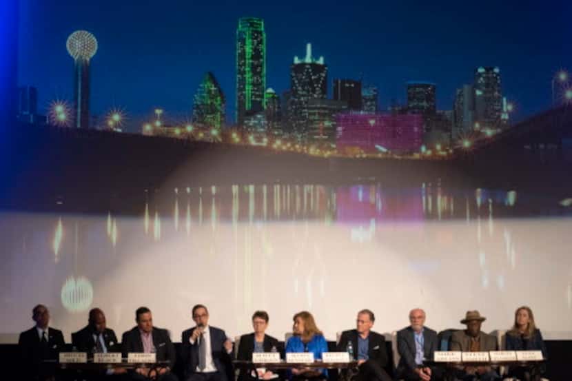 Diez candidatos a la alcaldía de Dallas participaron de un foro el martes en el Texas...