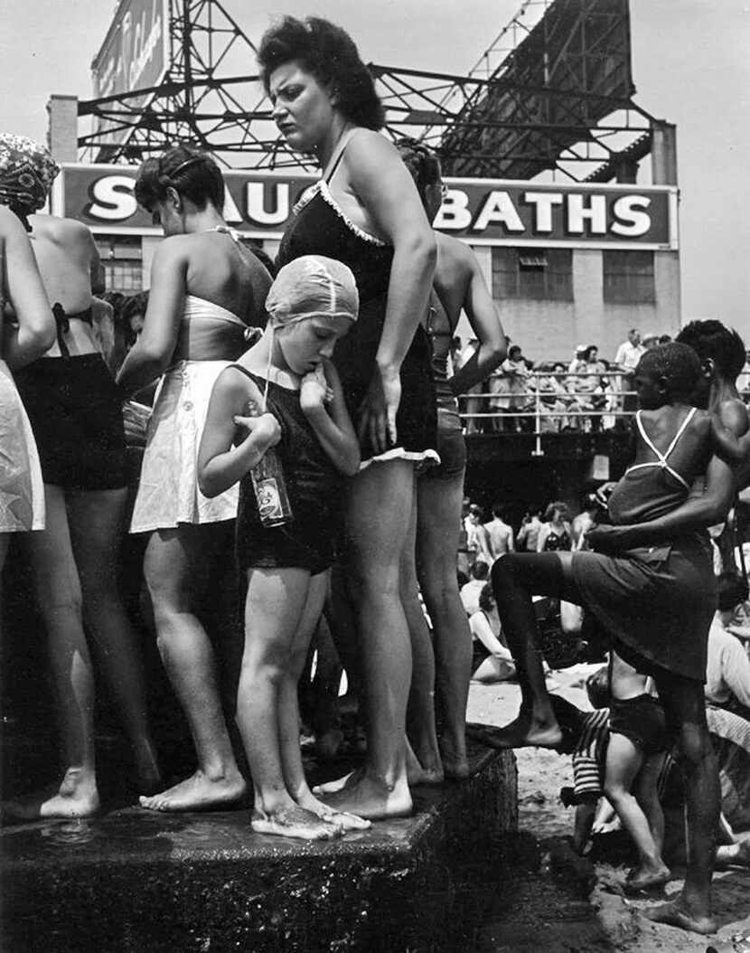  Morris Engel, Water Fountains, Coney Island, 1938