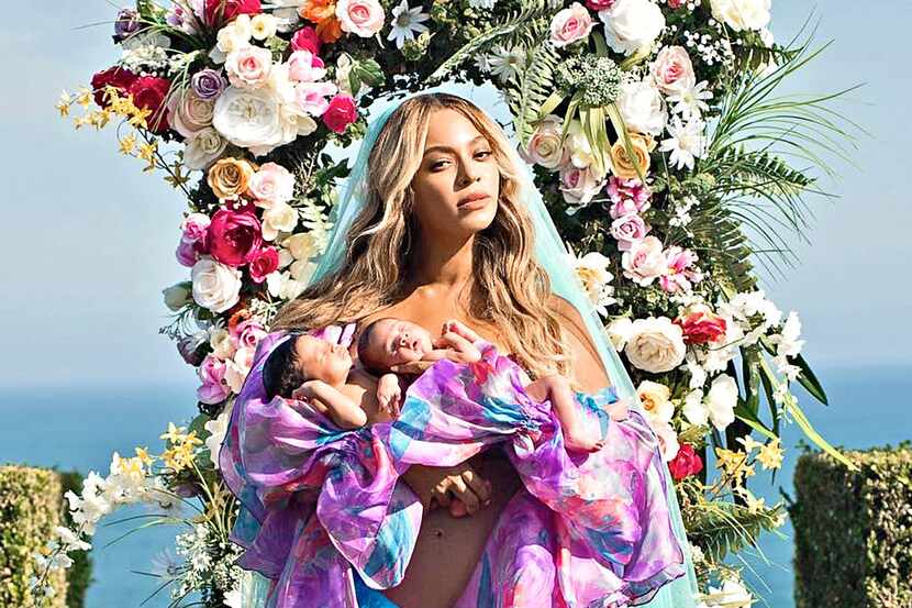 Beyoncé al fin se animó y presentó a sus gemelos Carter y Rumi, un mes después de su...
