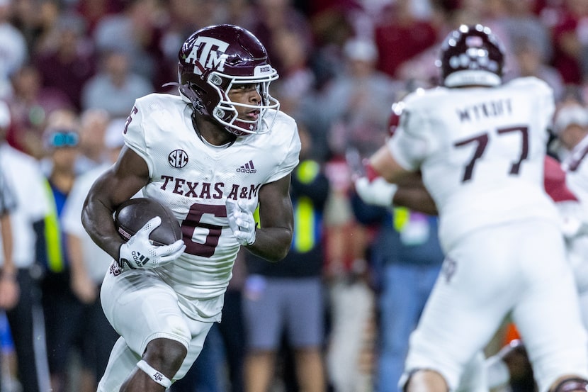 Texas A&M running back Devon Achane (6) runs the ball against Alabama during the first half...