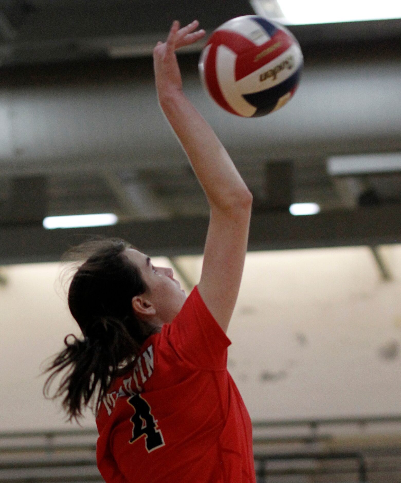 Arlington Martin's Emily Adams (4) returns the ball during the 3rd set of their straight set...