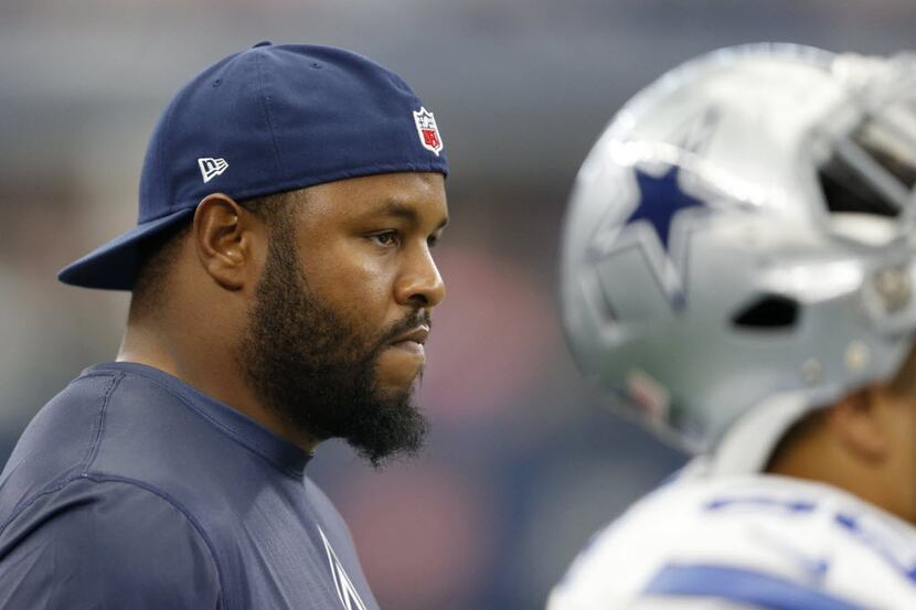 Dallas Cowboys defensive end Jeremy Mincey (92) on the sidelines due to injury during the...