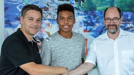 McKennie with his new club directors