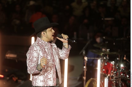 La historia de amor que quedó plasmada en la cara de Christian Nodal con el nombre de...