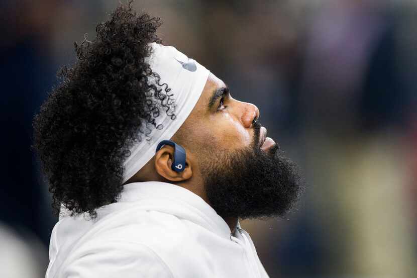 FILE - Cowboys running back Ezekiel Elliott (21) warms up before a game against the New York...