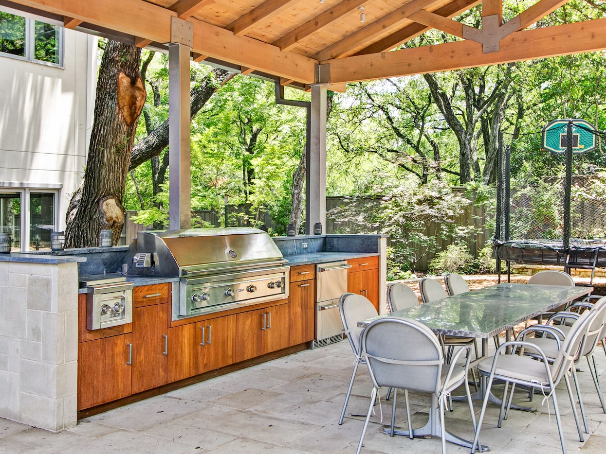 Outdoor kitchen