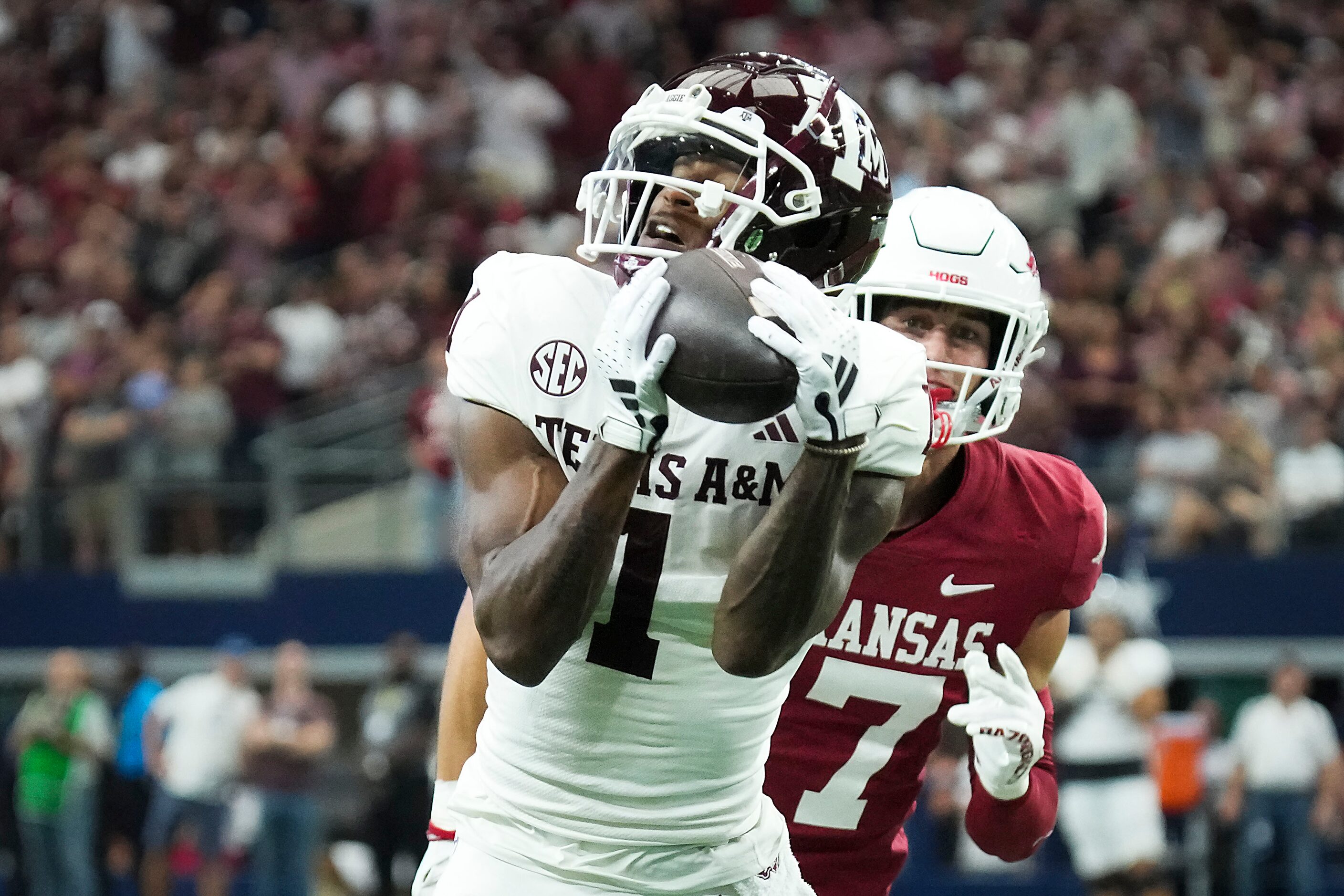 Texas A&M wide receiver Evan Stewart (1) hauls in a 32-yard touchdown pass as Arkansas...