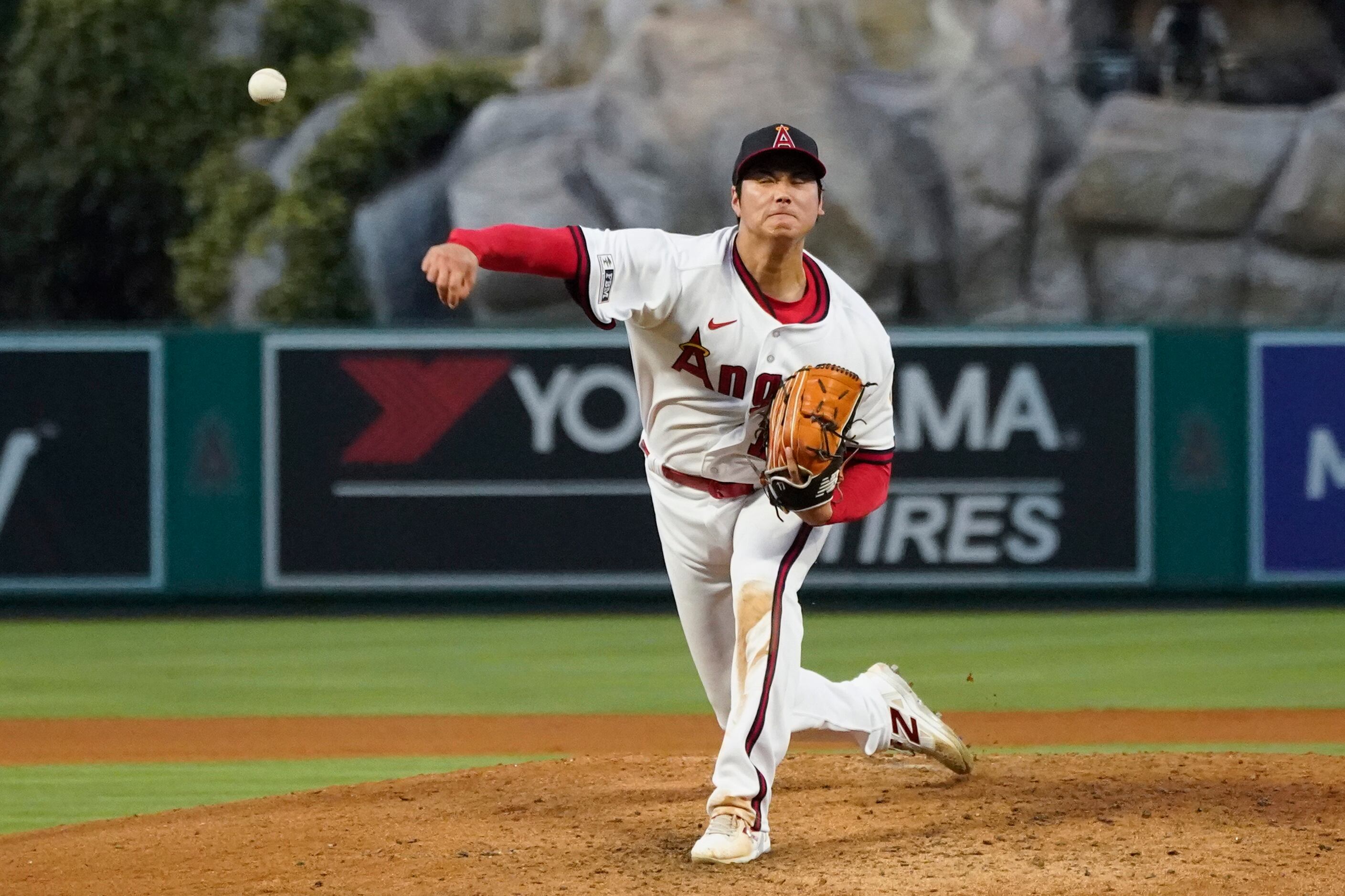 Shohei Ohtani pitches shutout hours after Angels get him help