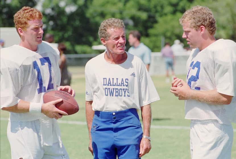 In this 1993 photo, Cowboys scout Jim Garrett (center) talks with his sons, quarterback...