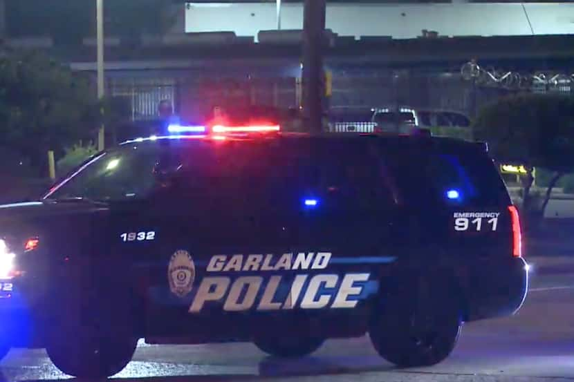 Policía de Garland en la escena de un choque fatal el sábado 23 de mayo de 2020.