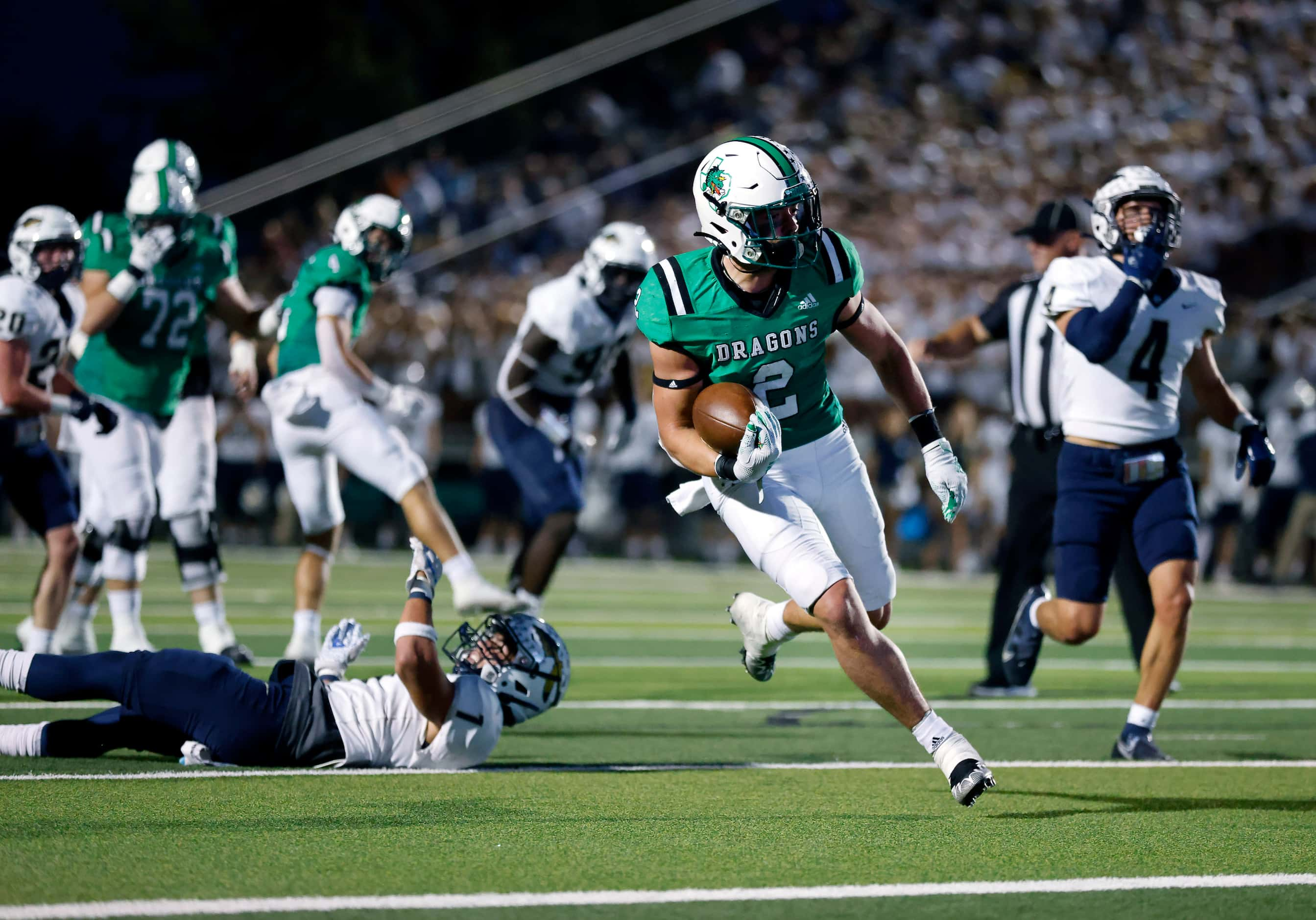 Southlake Carroll running back Owen Allen (2) scores a first quarter touchdown against...