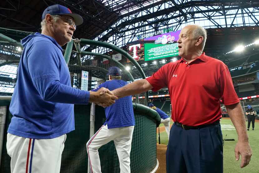 Former pitcher David Clyde, right, shakes hands with Texas Rangers manager Bruce Bochy...