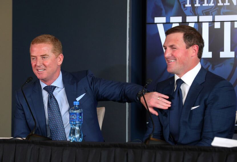 Dallas Cowboys head coach left, taps tight end Jason Witten, right, during a news conference...