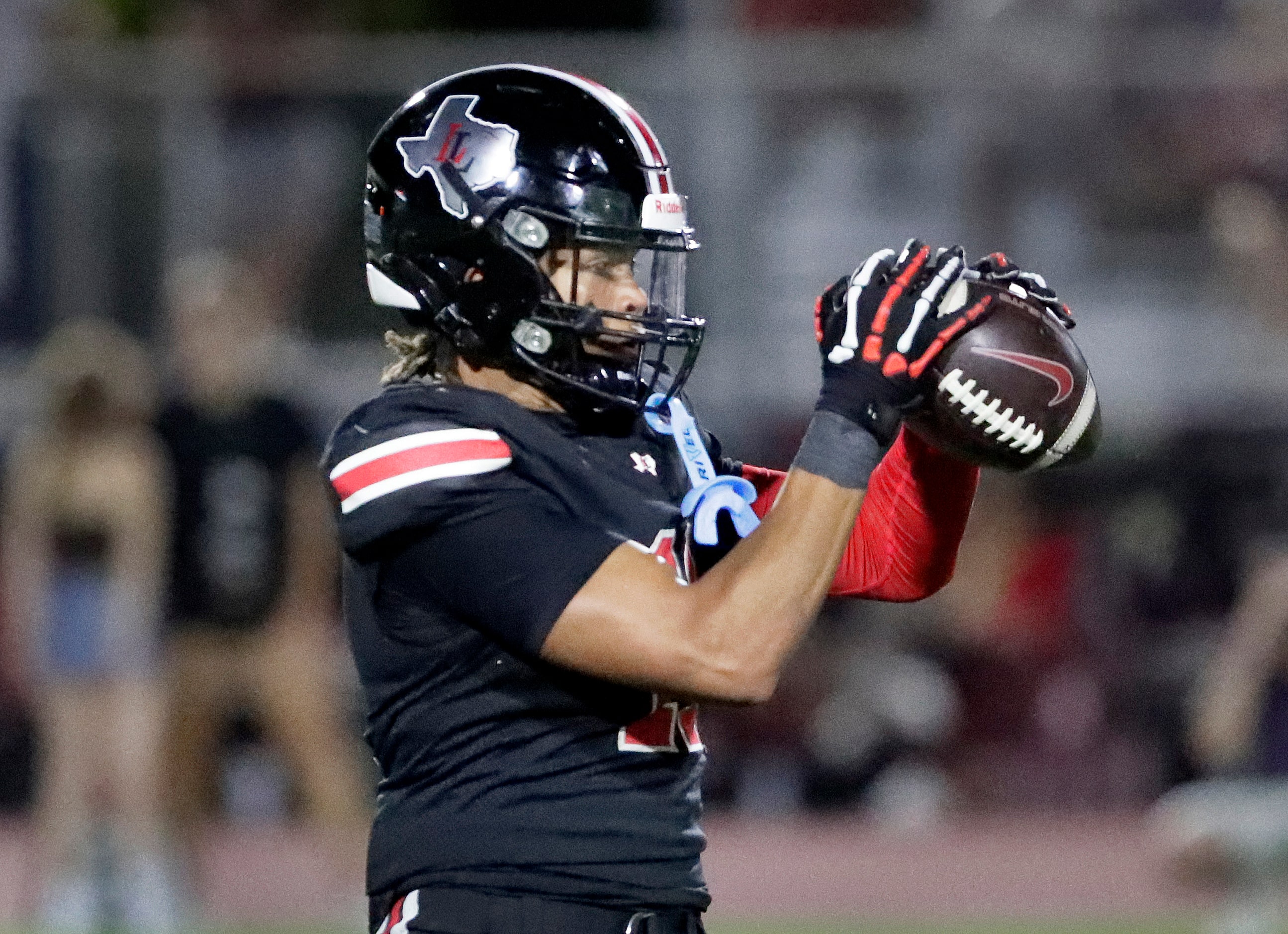 Lovejoy High School wide receiver Daylan McCutcheon (11) makes a catch during the first half...