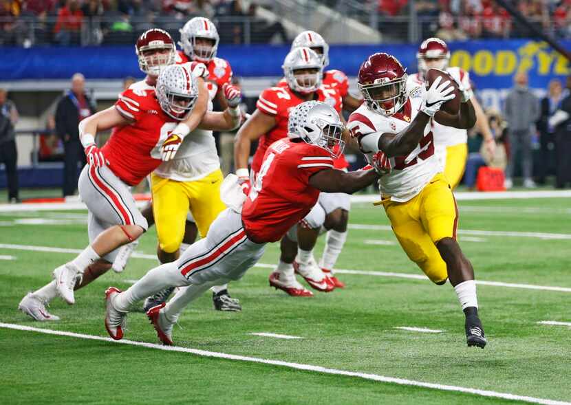 USC Trojans running back Ronald Jones II (25) scores a touchdown as Ohio State Buckeyes...