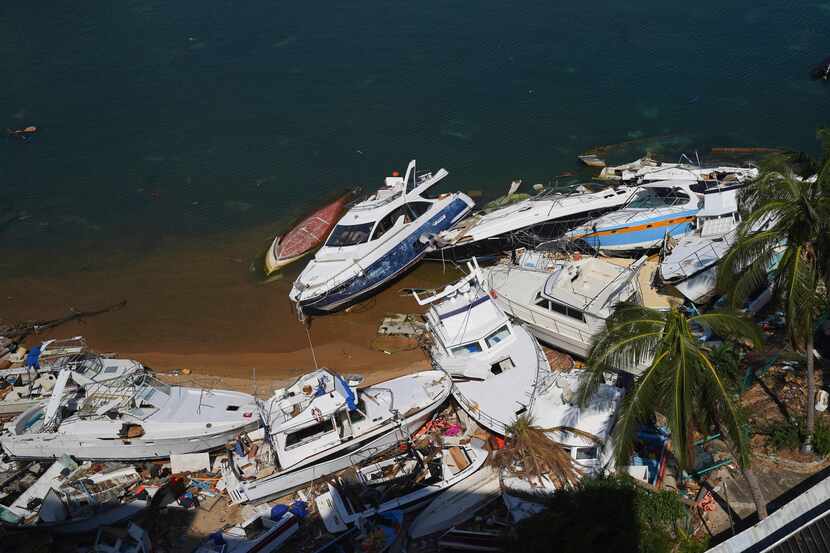 Yates encallados dañados por el paso del huracán Otis, en Acapulco, México, el domingo 12 de...