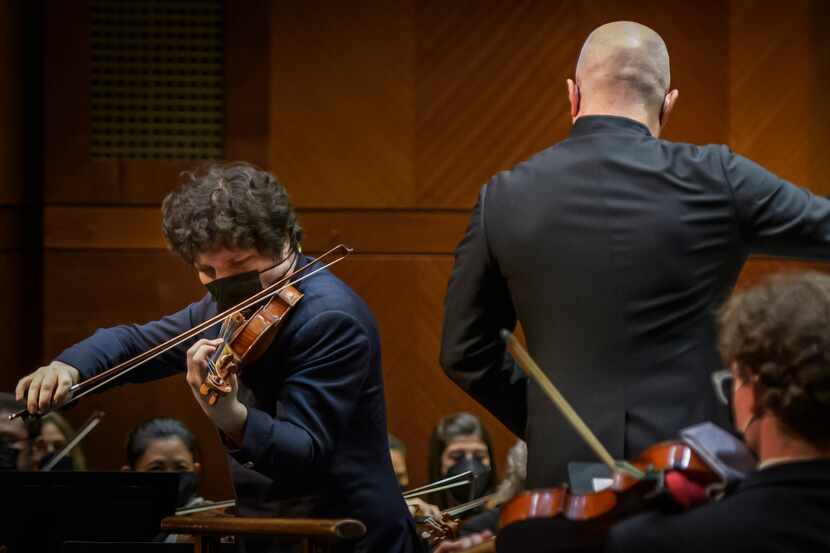 Violinist Augustin Hadelich performs Mendelssohn's Violin Concerto in E Minor with the Fort...