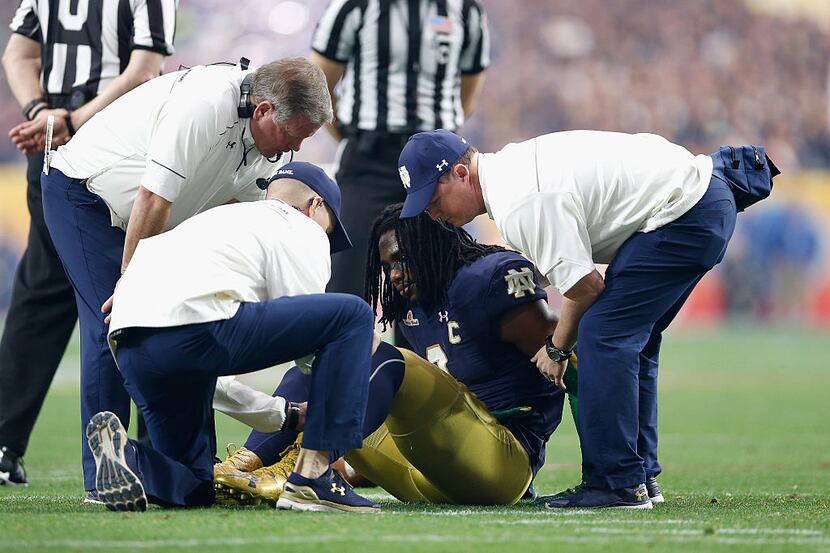 GLENDALE, AZ - JANUARY 01: Linebacker Jaylon Smith #9 of the Notre Dame Fighting Irish is...