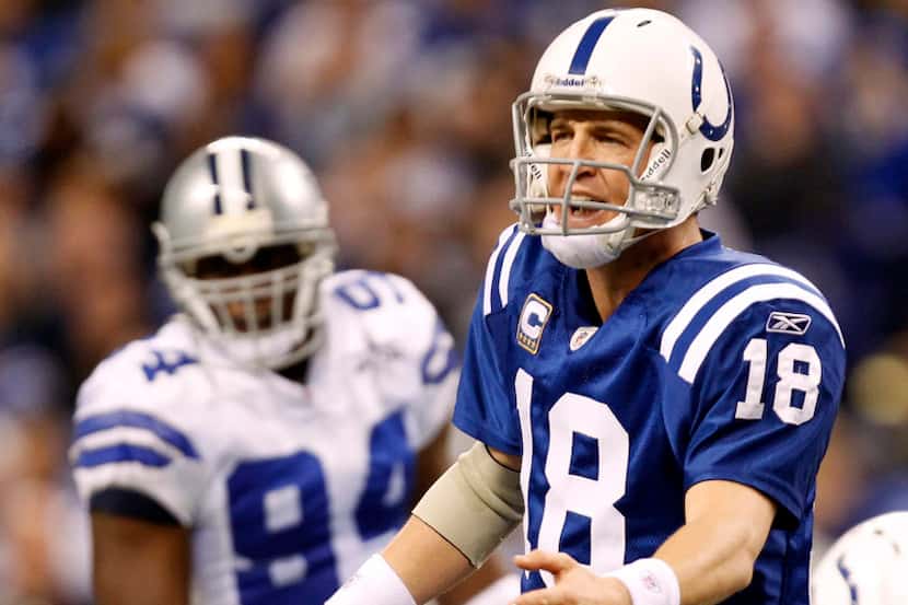 Indianapolis Colts Peyton Manning (18) yells out to his players before snapping the ball in...