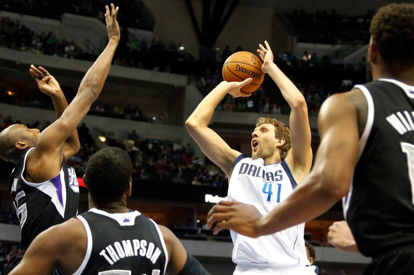 Dallas' Dirk Nowitzki (41) puts up a second quarter shot during the Sacramento Kings vs. the...