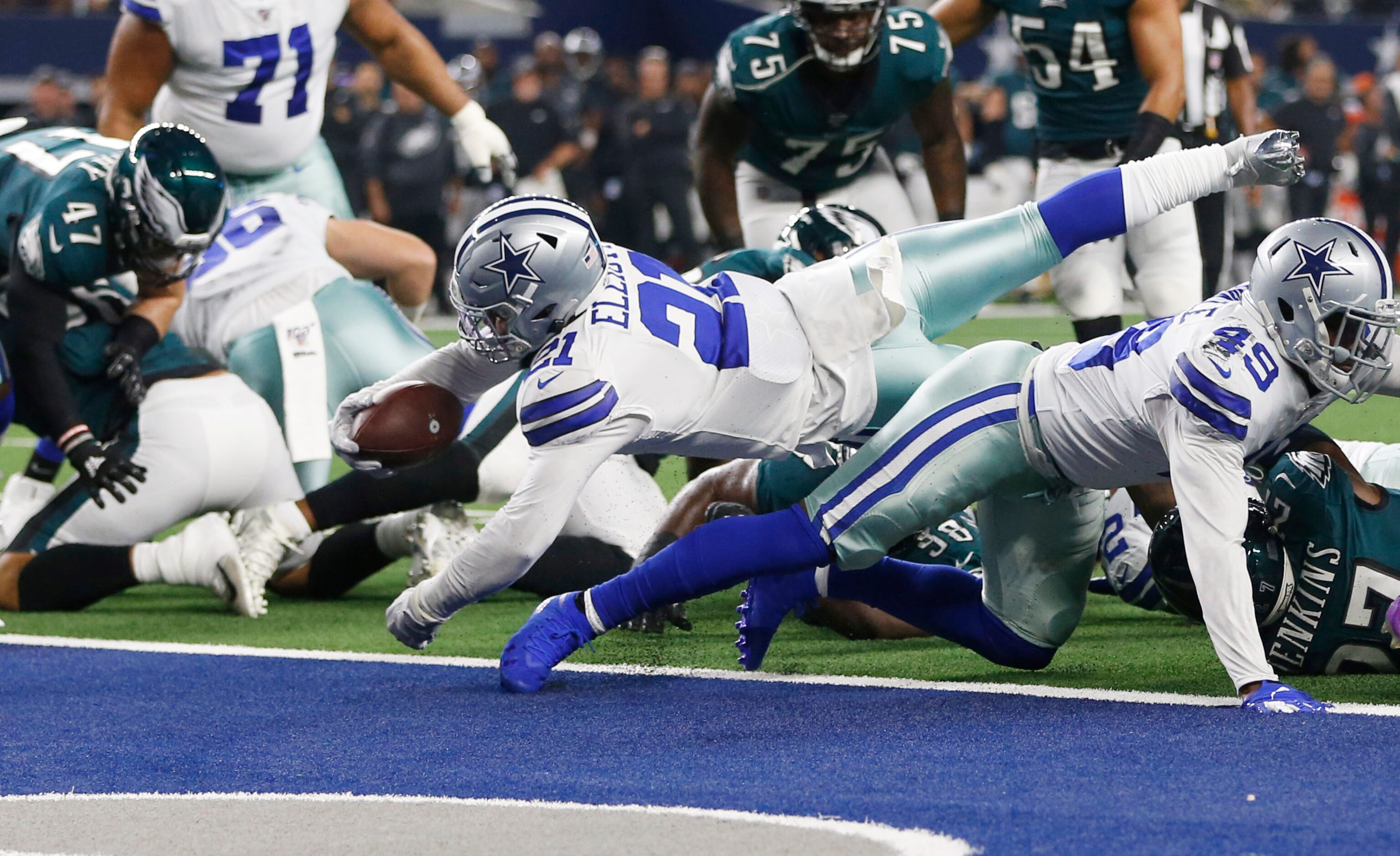 Dallas Cowboys running back Ezekiel Elliott (21) dives for the touchdown in a game against...