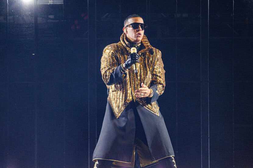 Daddy Yankee durante un concierto de su gira de despedida "La última vuelta" en Inglewood,...