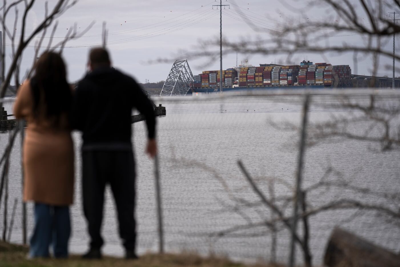 Ship hits Baltimore bridge, bringing it down. Search continues for at ...