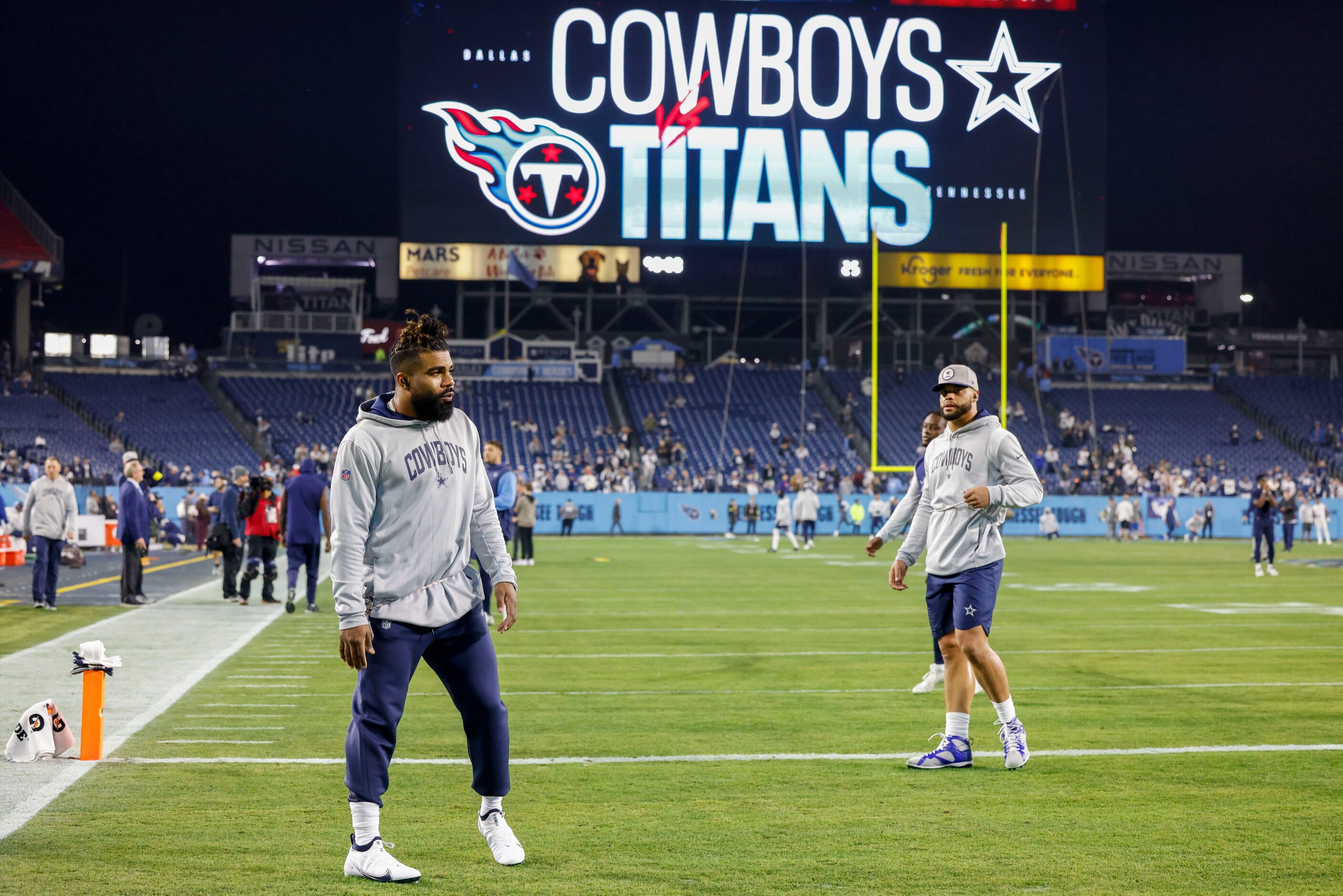 Dallas Cowboys running back Ezekiel Elliott (left) and quarterback Dak Prescott (4) warm up...