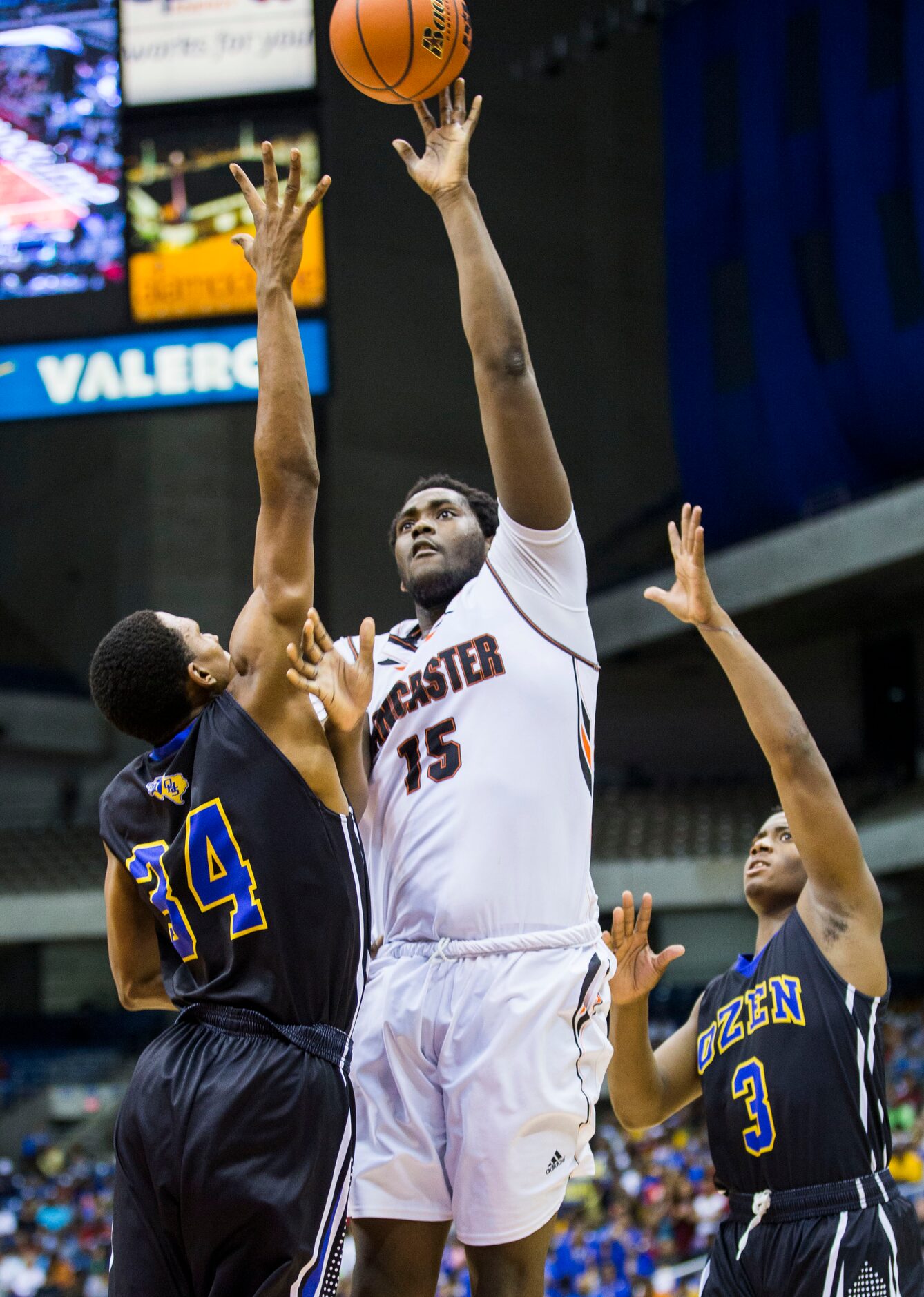 Lancaster forward/center Elijah Thomas (15) goes up for a shot as Beaumont Ozen center Wayne...