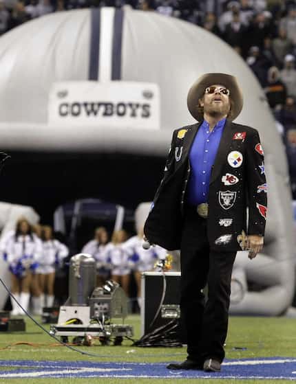 Country and Western singer Hank Williams Jr. at the start of the Texas Stadium closing...