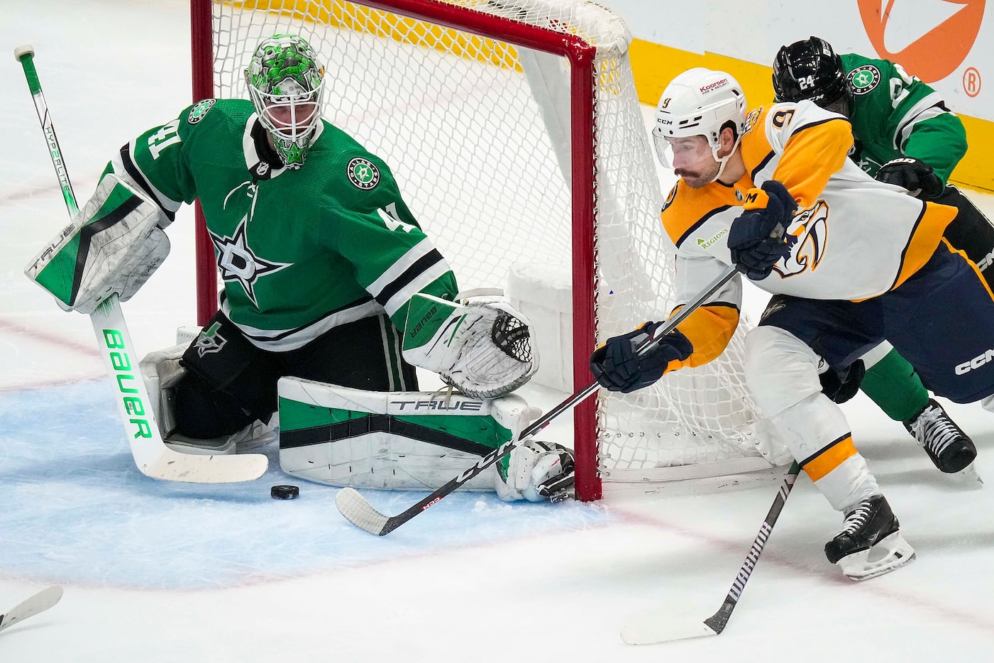 Nashville Predators left wing Filip Forsberg (9) beats Dallas Stars goaltender Scott...