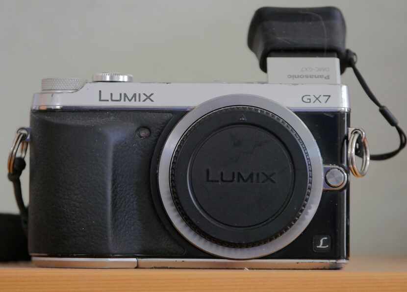  The Panasonic Lumix DMC-GX7 was modeled after the classic range finder camera.