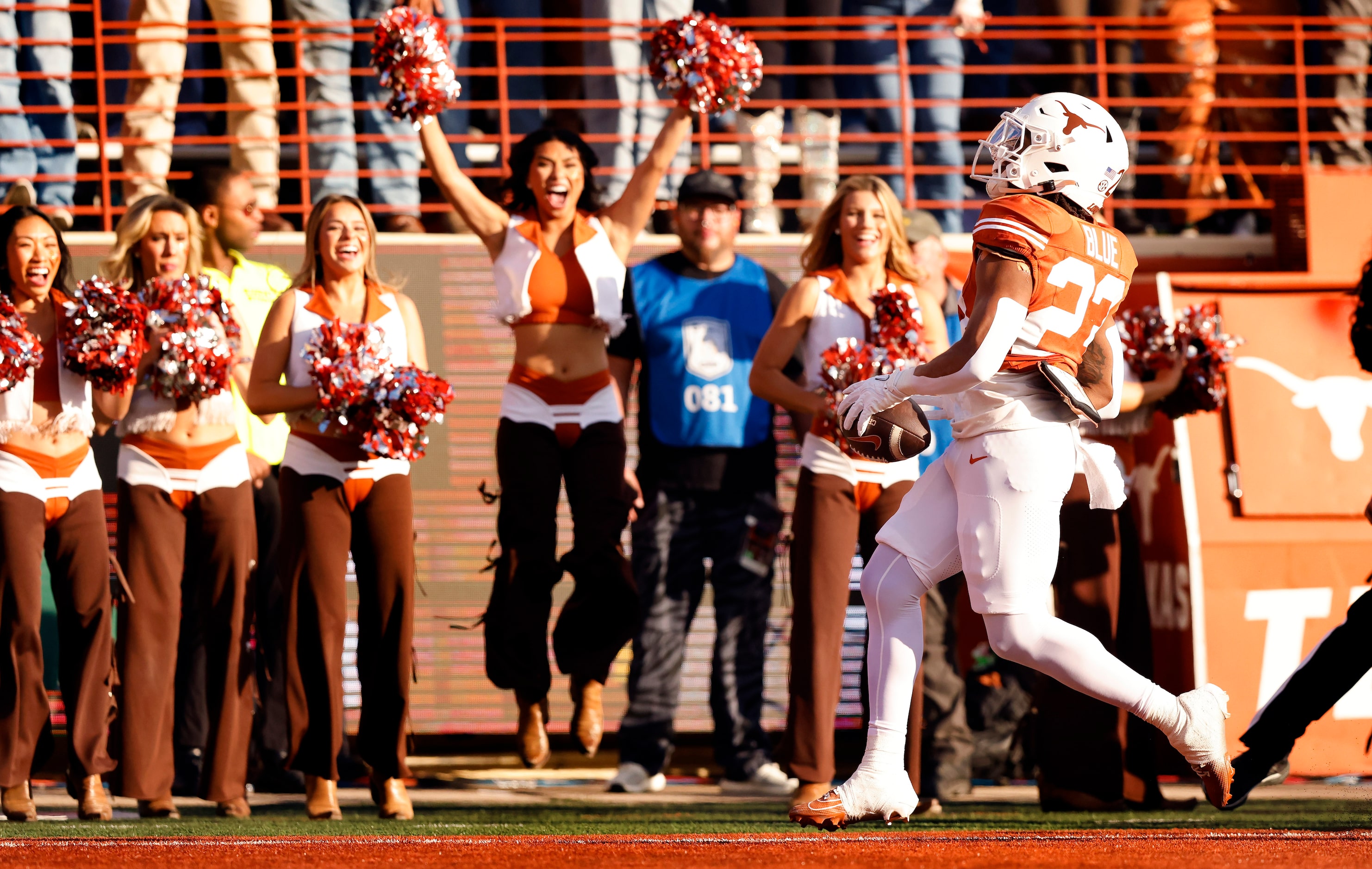 Texas Longhorns running back Jaydon Blue (23) scores on a long second quarter touchdown run...