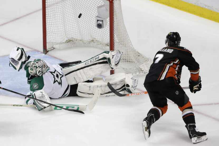 Anaheim Ducks' Andrew Cogliano, right, scores against Dallas Stars goalie Kari Lehtonen, of...