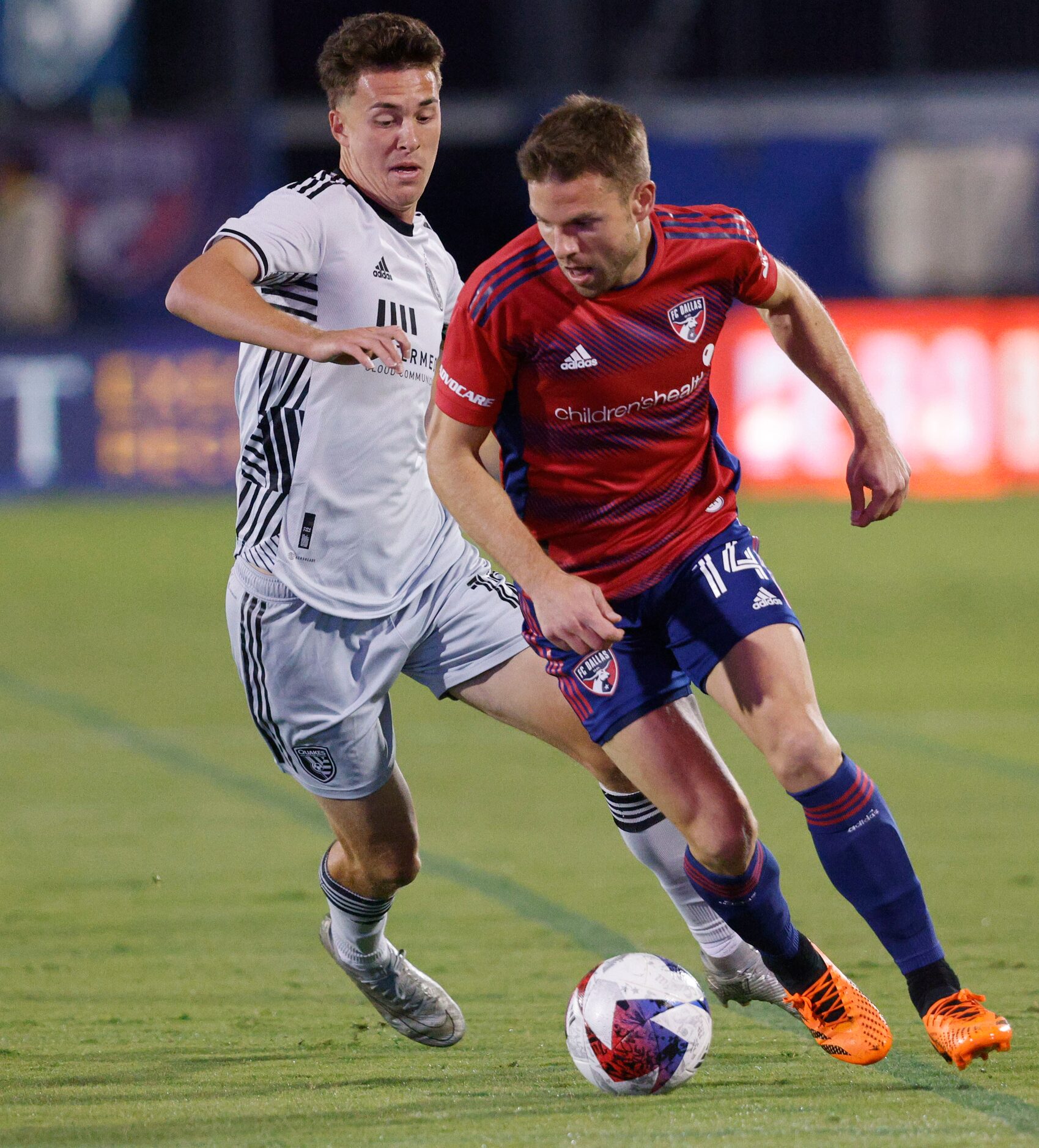 FC Dallas midfielder Asier Illarramendi (14) keeps a ball away from San Jose Earthquakes...