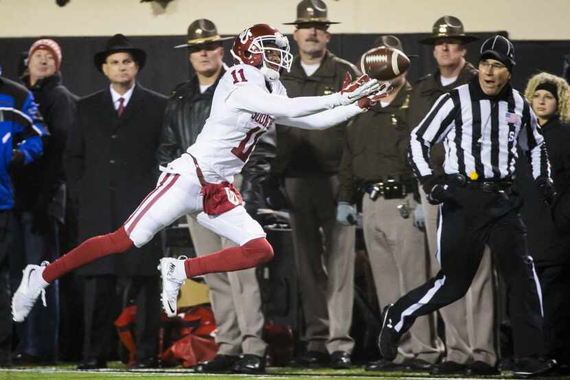 Oklahoma wide receiver Dede Westbrook (11) has a pass go just off his fingers during the...