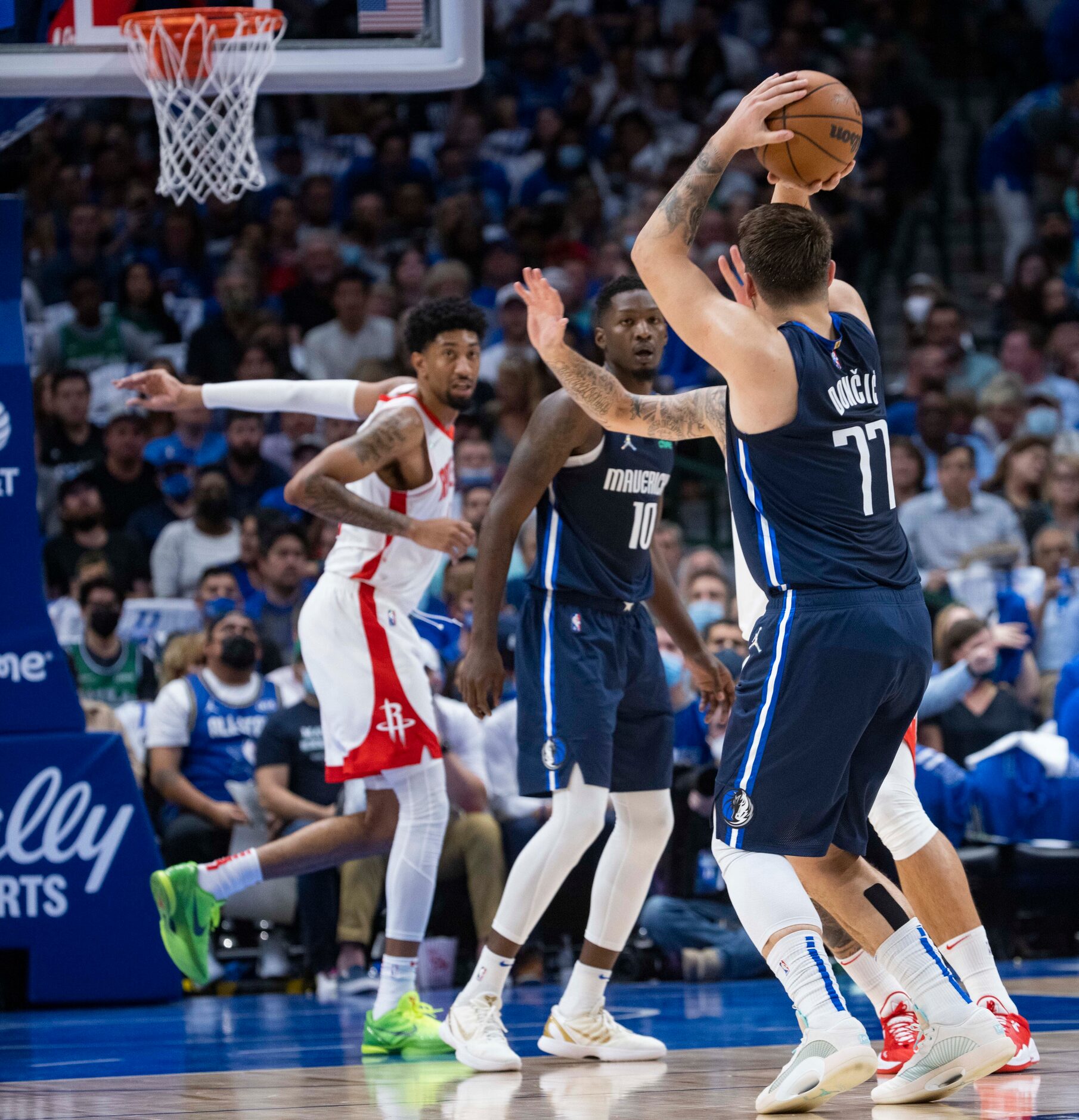 Dallas Mavericks guard Luka Dončić (77) shoots during the first quarter of the Dallas...