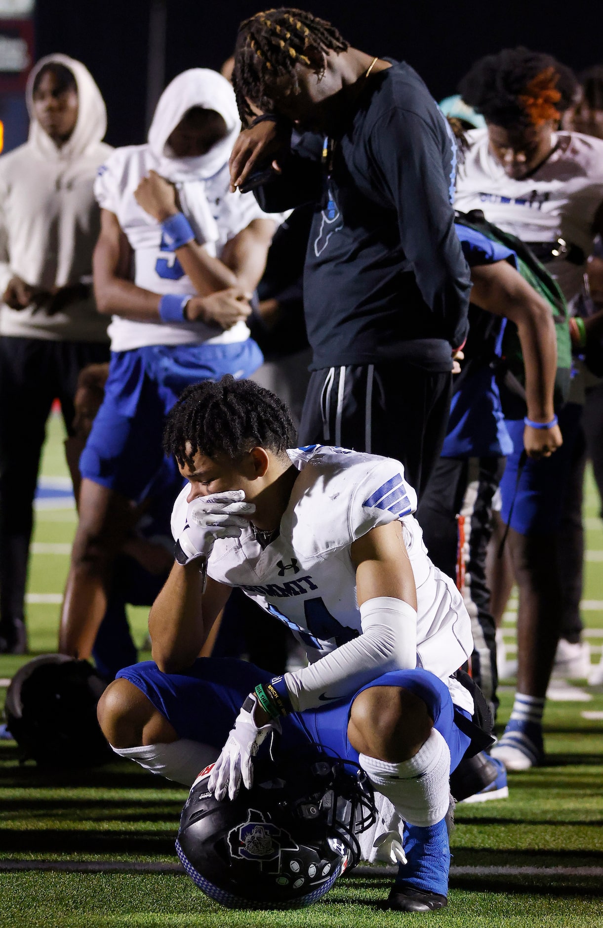 Mansfield Summit senior wide receiver Kobe Russell (14) and his teammates react to their...