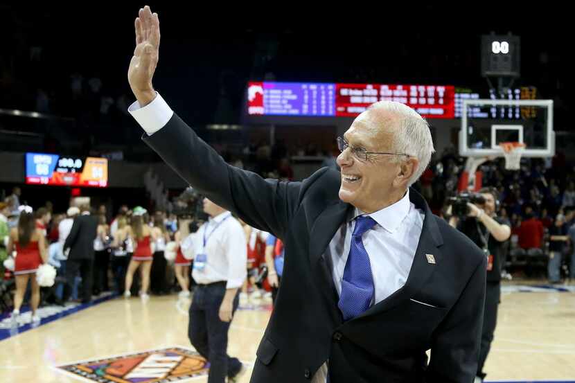 SMU Mustangs Head Coach Larry Brown waives to the crowd after beating the UC Irvine...