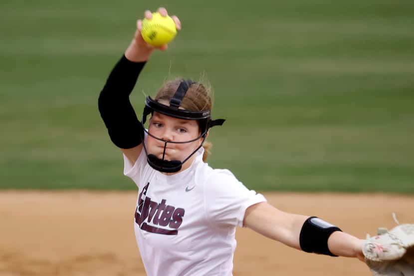 Frisco Heritage's Jensin Hall throws a pitch against Frisco Lebanon Trail on April 4, 2023....