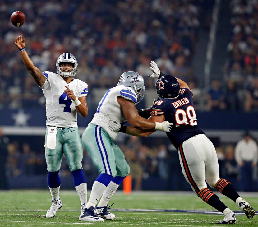 Dallas Cowboys offensive guard La'el Collins (71) blocks Chicago Bears defensive end Mitch...
