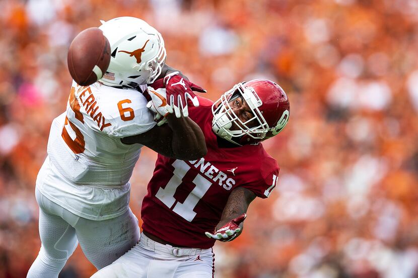 Oklahoma cornerback Parnell Motley (11) contests a pass intended for Texas wide receiver...