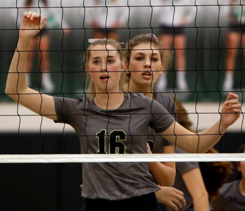 Mansfield's Taylor Fanning (16) and Molly Phillips (20) await the serve from a Waxahachie...