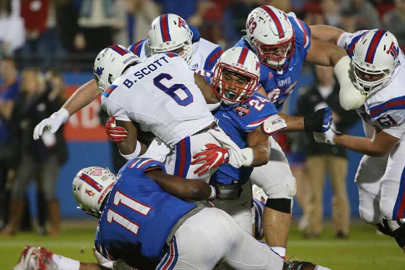 Southern Methodist Mustangs linebacker Kyran Mitchell (11) and safety Delano Robinson (24)...