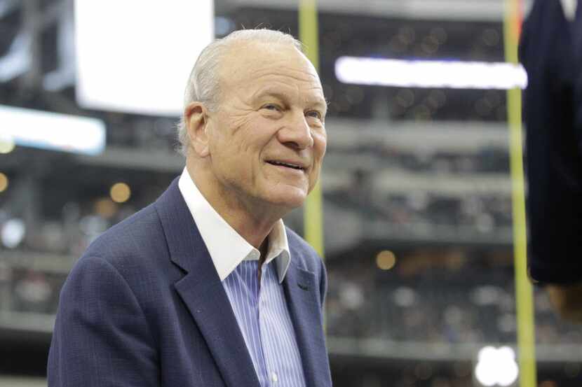 Former Dallas Cowboys head coach Barry Switzer during warmups before a game against the...